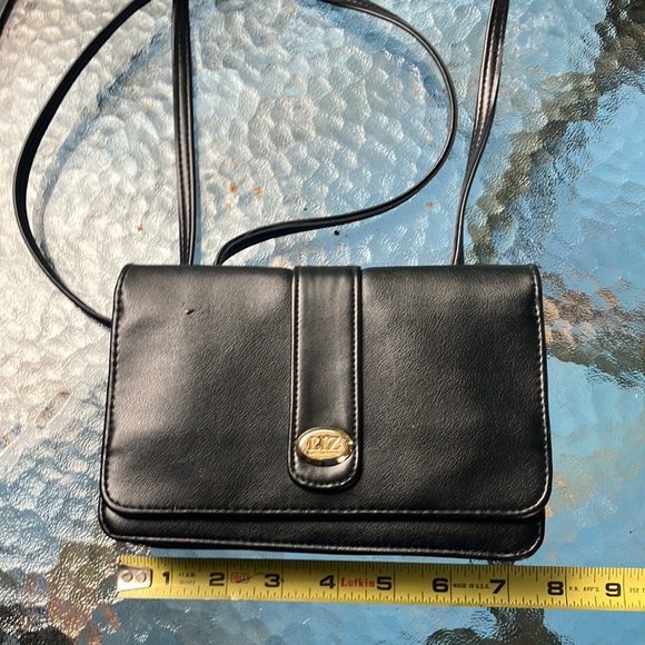Liz Claiborne small crossbody purse - Picture 4 of 8